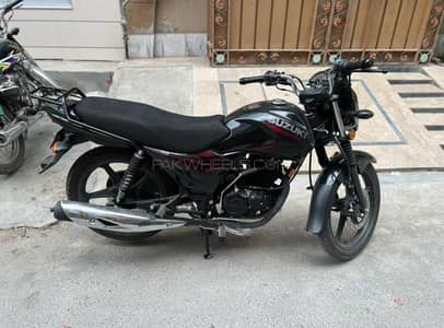 Suzuki GR 150 (2022) – 9,000 KM Only – Lahore Registered – Total Genui