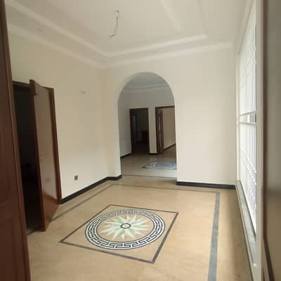 10 MARLA PORTION AVAILABLE FOR RENT