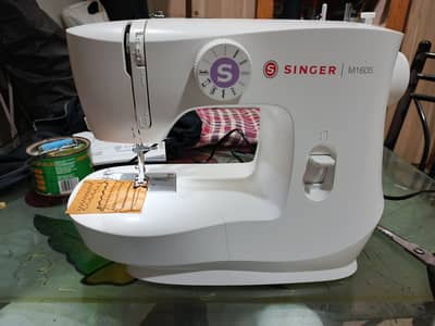 SINGER SEWING MACHINE M1605