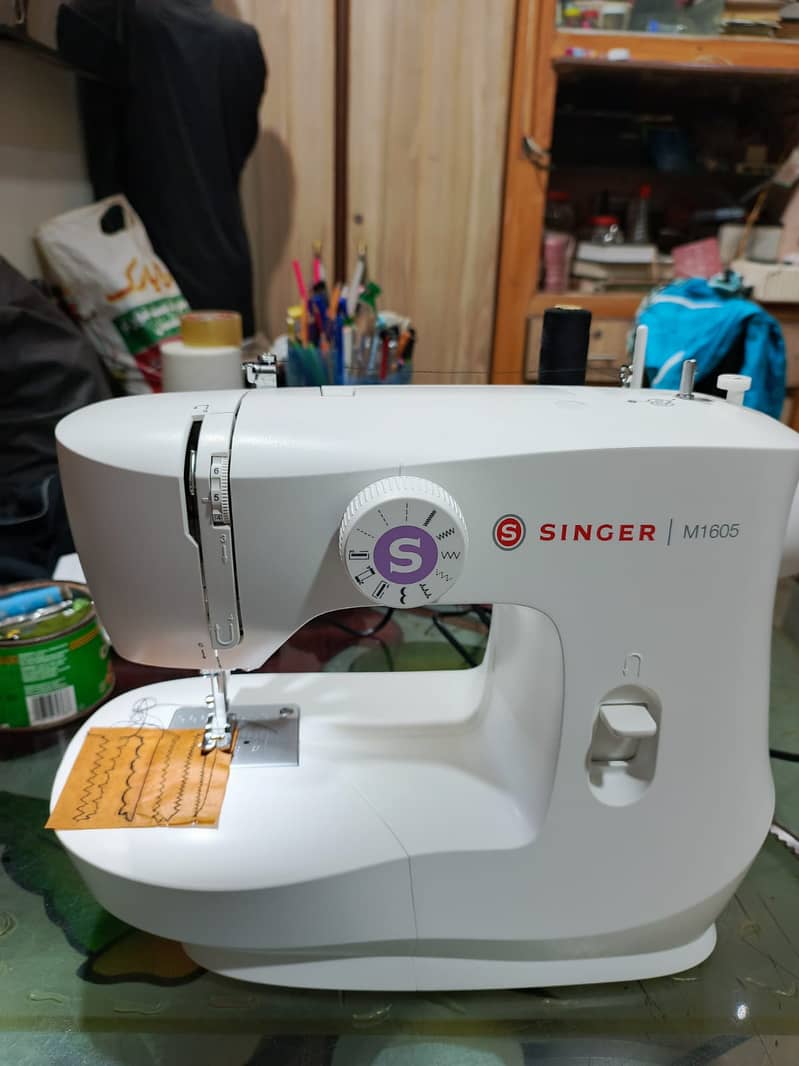 SINGER SEWING MACHINE M1605 2