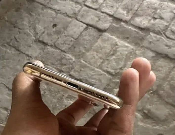 iPhone XS 3