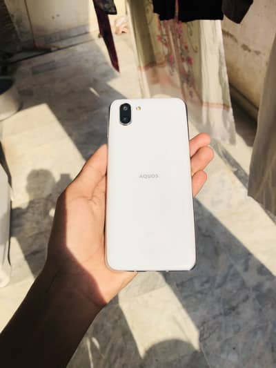 Aquos r2