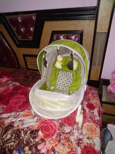 bhut acha cary cot bhi hy or jhula bhi machro sy hifazt ky liyejali  b