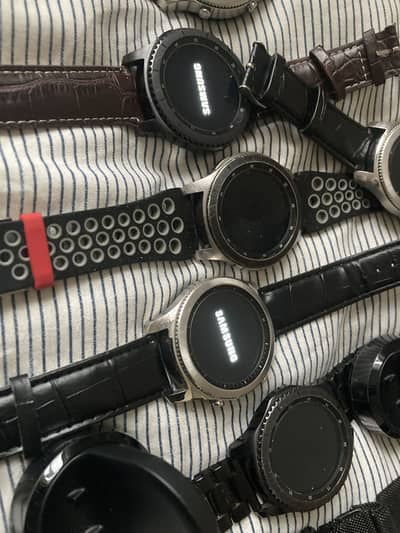 137 x Samsung and apples watches read carefully