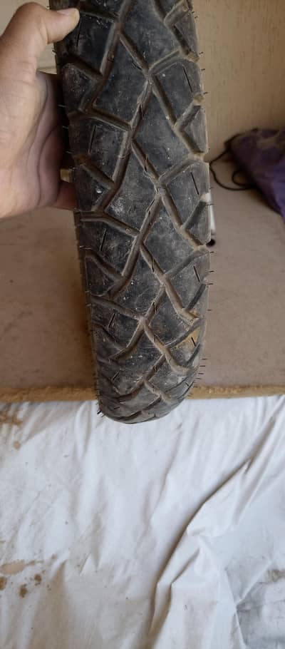 darson bike tyre size 100 90 18 available in very good condition