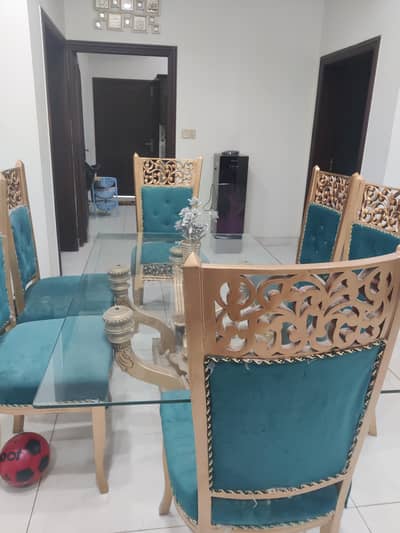 dining chairs with glass table