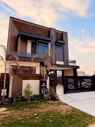 10 Marla Luxury House is Available for Rent in Bahria Town Lahore