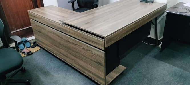 exucutive table for sale Lahore