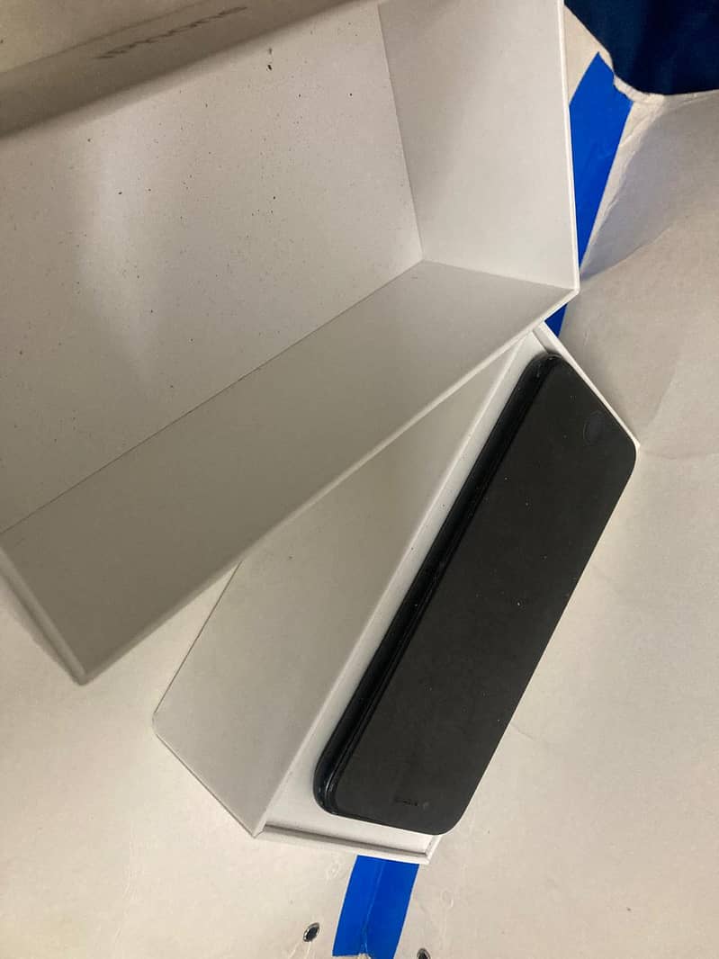 Apple iPhone SE 10