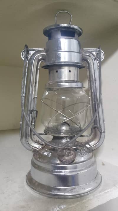 Antique Lantern/Lamp Light