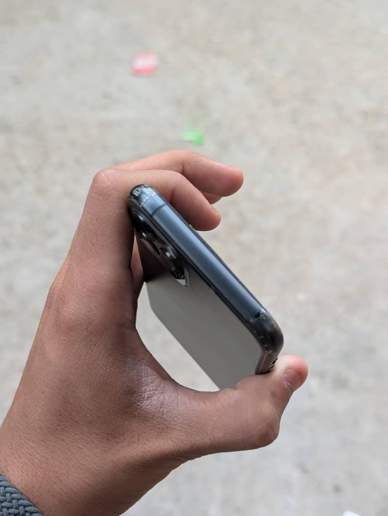 Iphone 11 pro 4