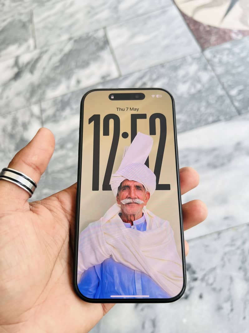 iPhone 16 pro 2