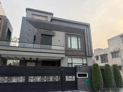 10 Marla Luxury Home on 60ft Wide Road Nishtar Block Near Imtiaz Mall