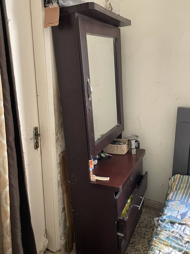 Dressing table 0