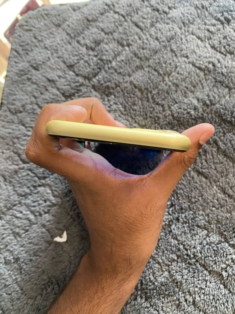 IPHONE 11 4