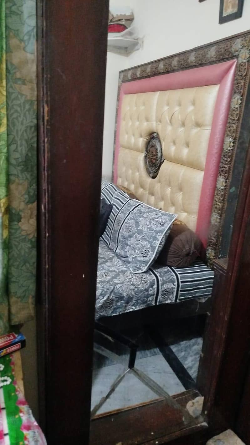 dinning bed or dressing table 3