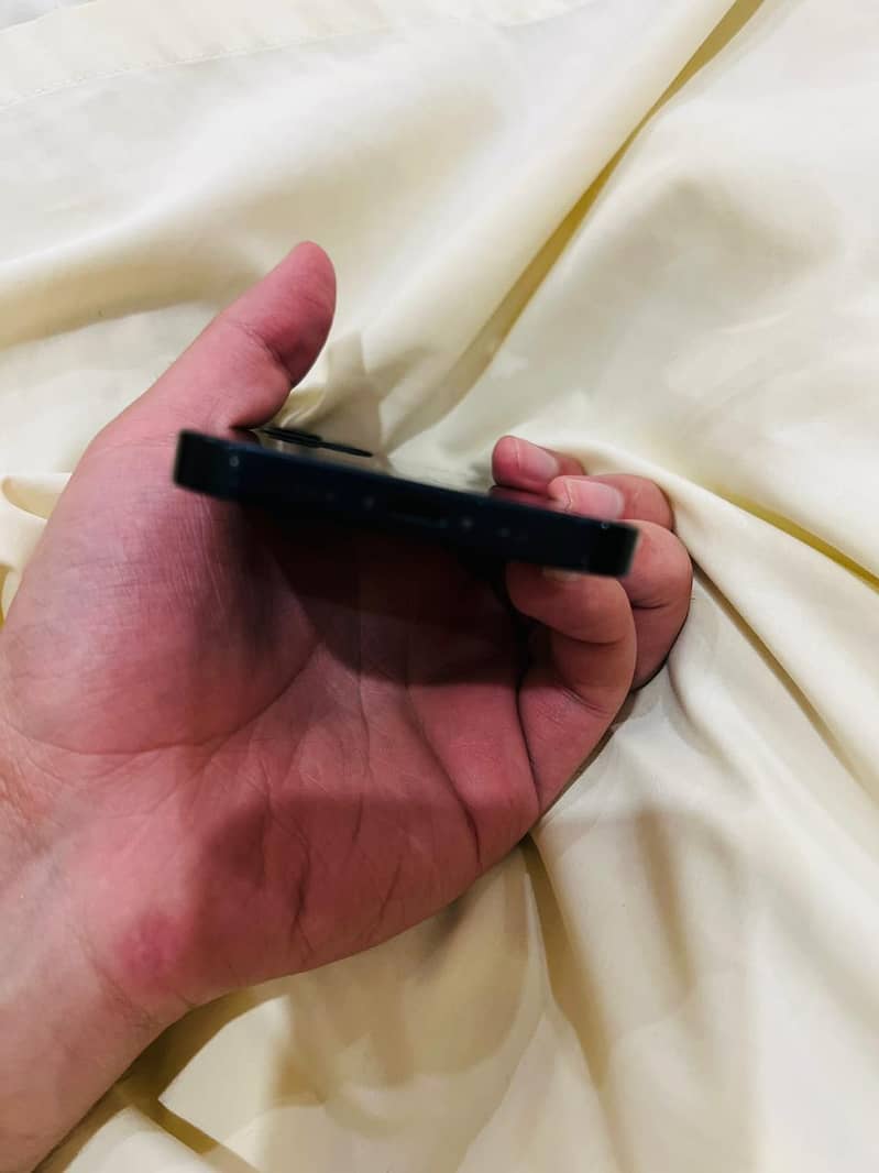 iPhone 12mini good condition 3