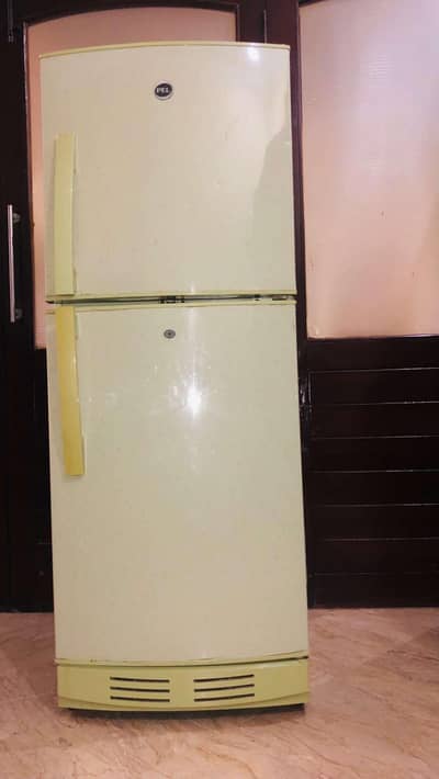 PEL refrigerator in olive green