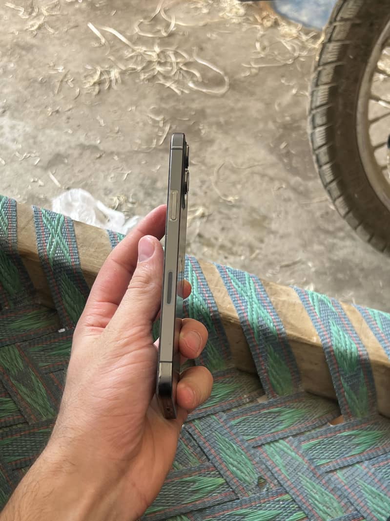 IPhone 12 Pro Max 2