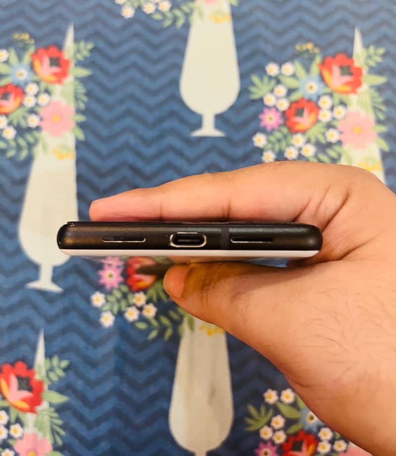 Google pixel 6 sim working 10/10 condition 3