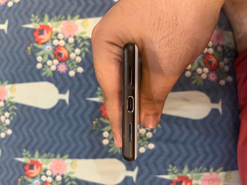 Google pixel 6 sim working 10/10 condition 4