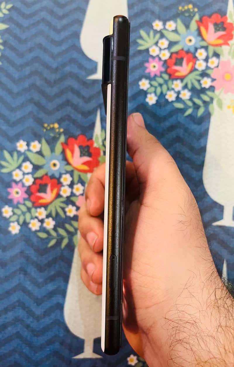 Google pixel 6 sim working 10/10 condition 6