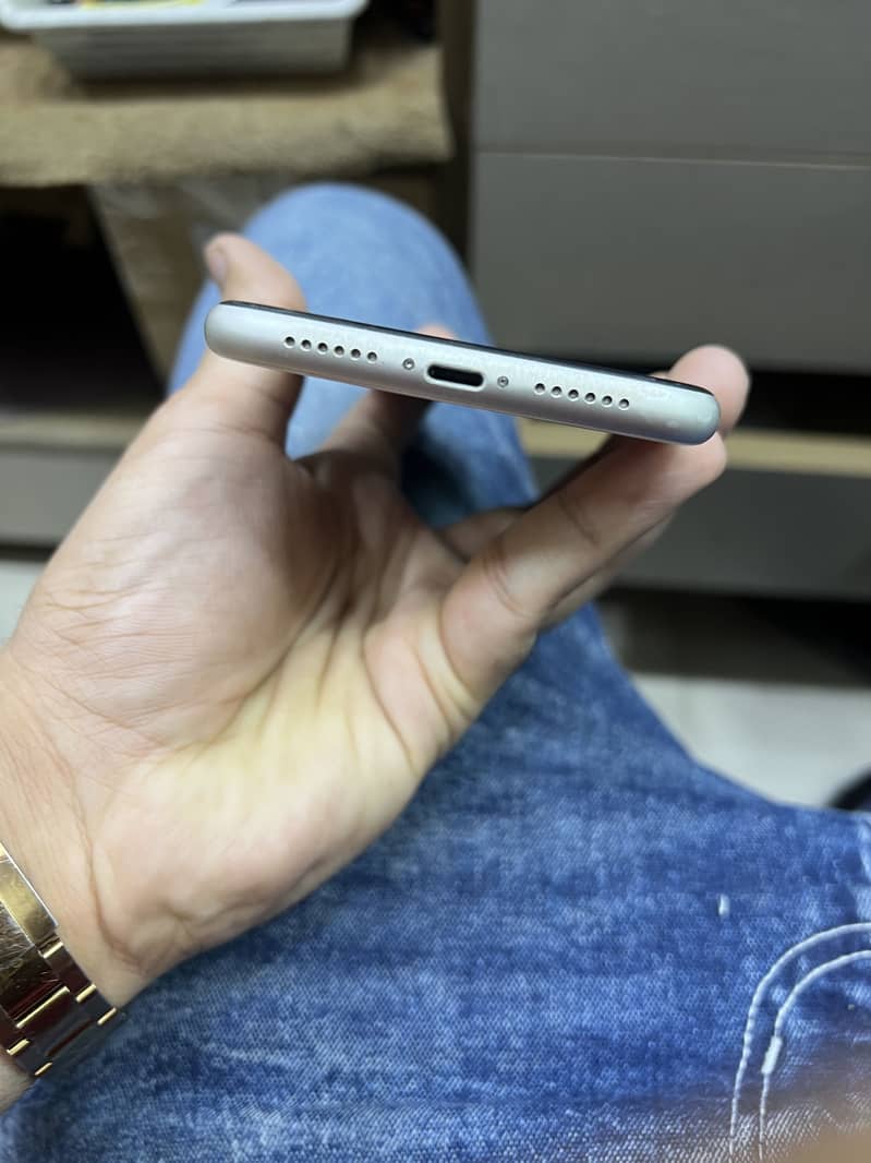 iPhone 11 2