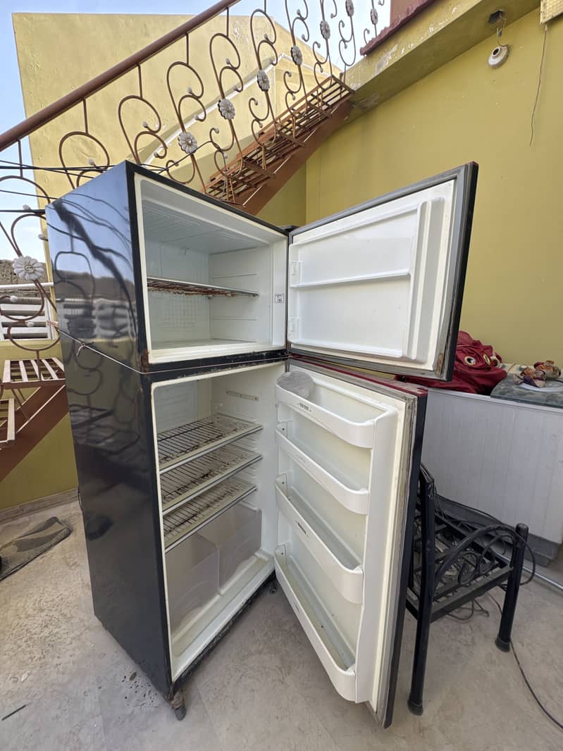 Dawlance Reflection Refrigerator Black Glass Door 1