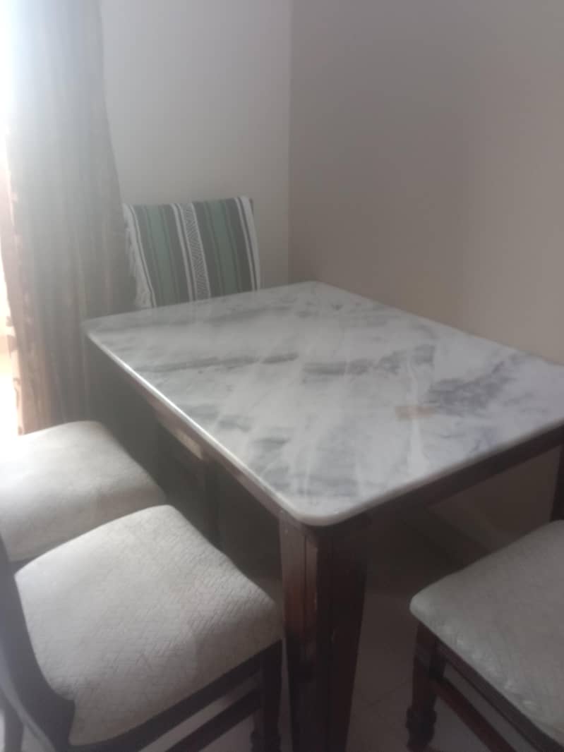 4 seater dining table 0
