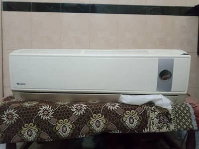 gree 1.5 ton ac for sale running condition price negotiable hai.
