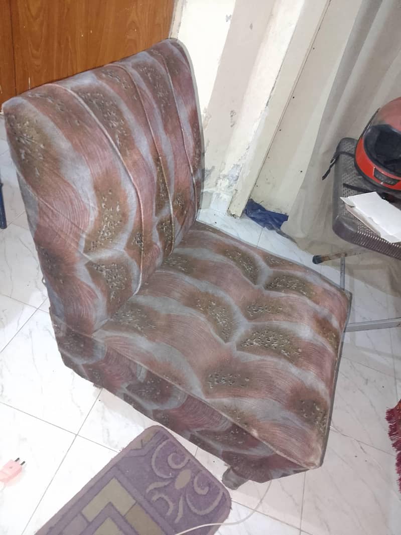 A bed , A Matress  , 2 Sofay , 1 Table . 9