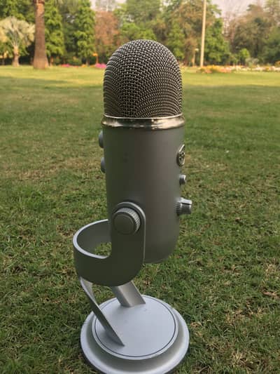 Logitech Creators Yeti USB Microphone with Blue VOiCE