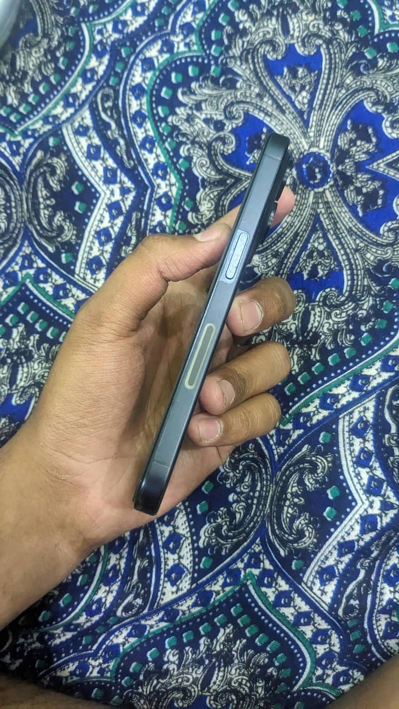 iphone 15 pro 2