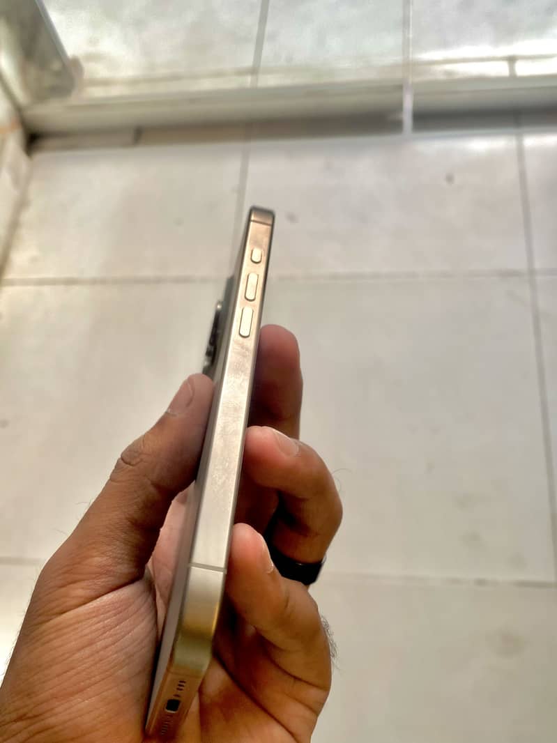 Iphone 15 pro 4