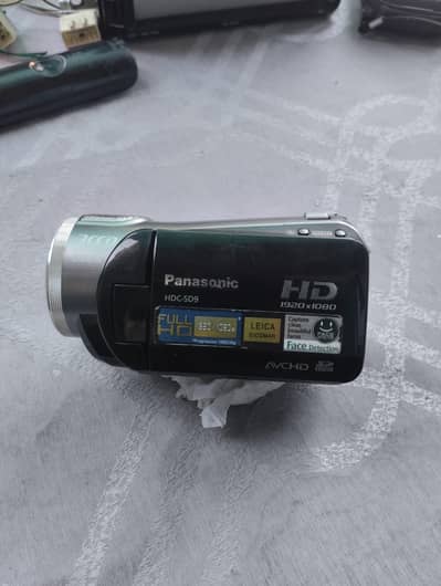 Panasonic HDC-SD9 Full HD Camcorder (3CCD, Leica Lens) - Used