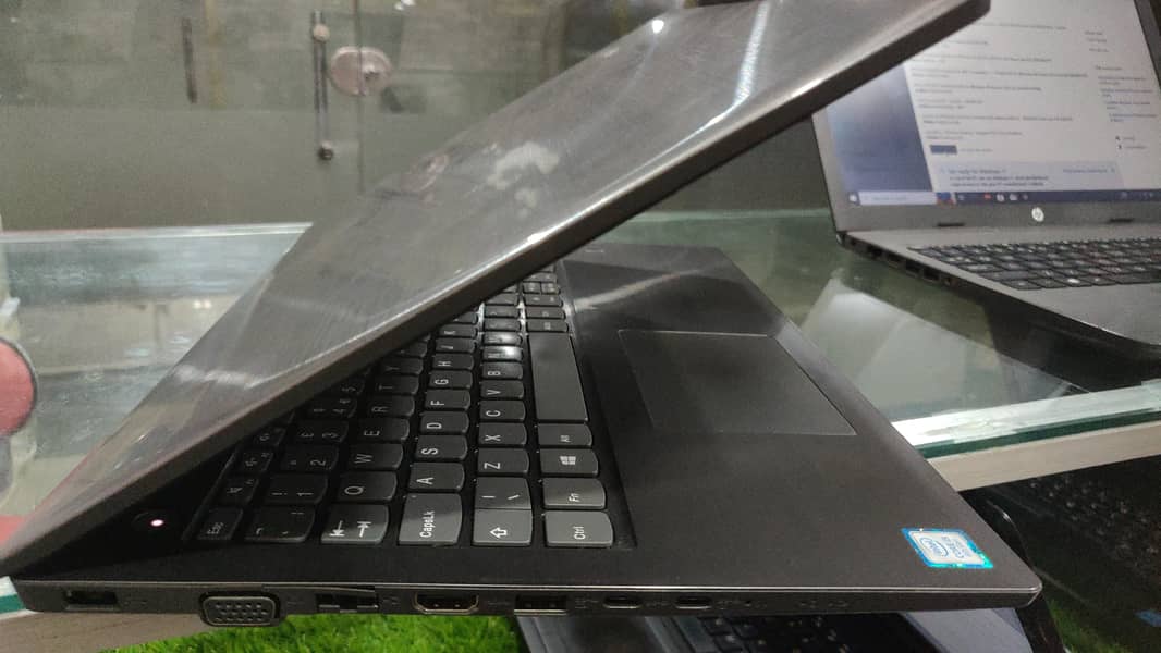 laptop. 0