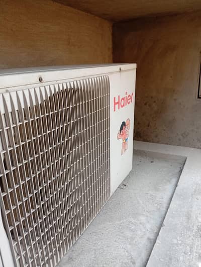 split AC 1 ton for sale in good and running condition i