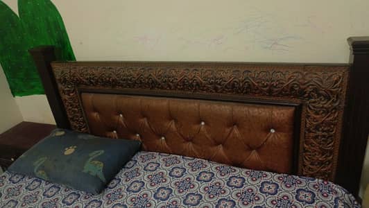 bed for sell with 1 side table