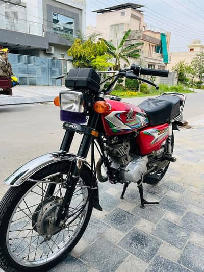 Honda 125 Red 2022