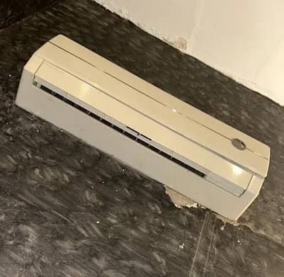 Gree A. C 1.5 Ton Ganiune Condition Buy And Use