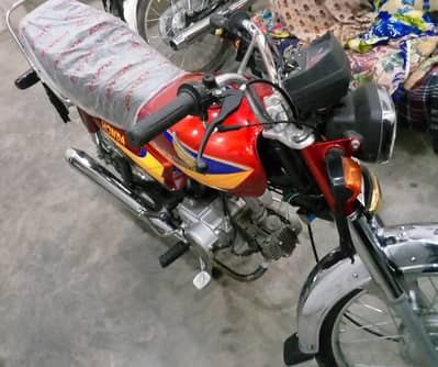 Honda CD 70 bike 2006 model Lahore ka number//0323//8812//325//