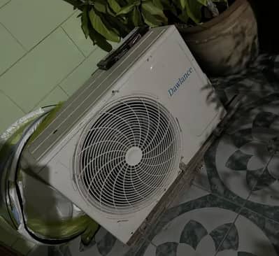 Dawlance ac 1.25 ton just like new condition no repair