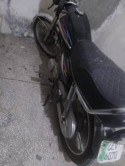 honda 125 black color