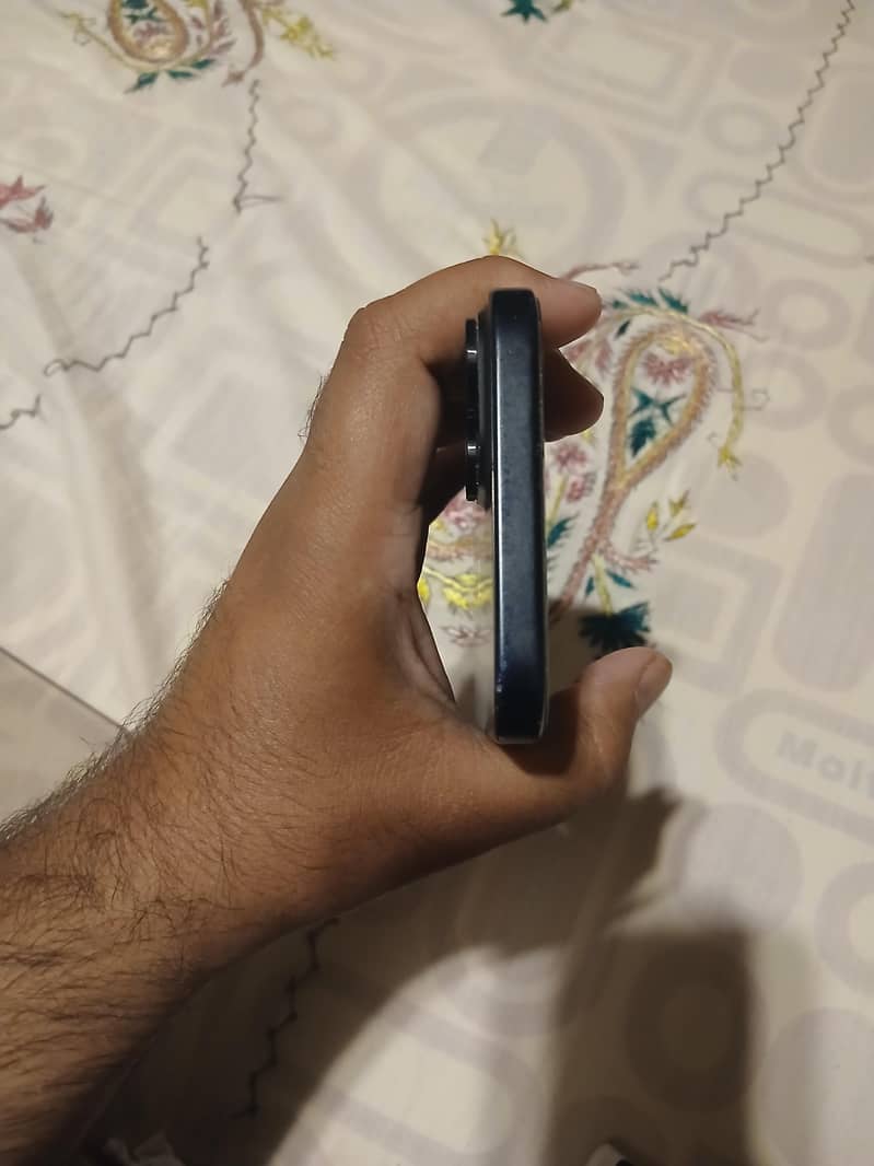 iphone 15 plius 4