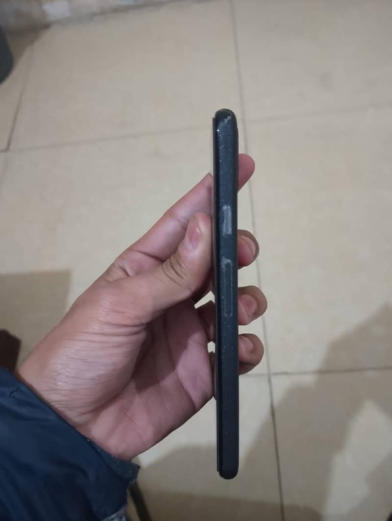 Google pixel 5 good condition 4