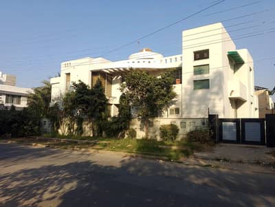 1 canal corner used house with basement for sale in Valencia