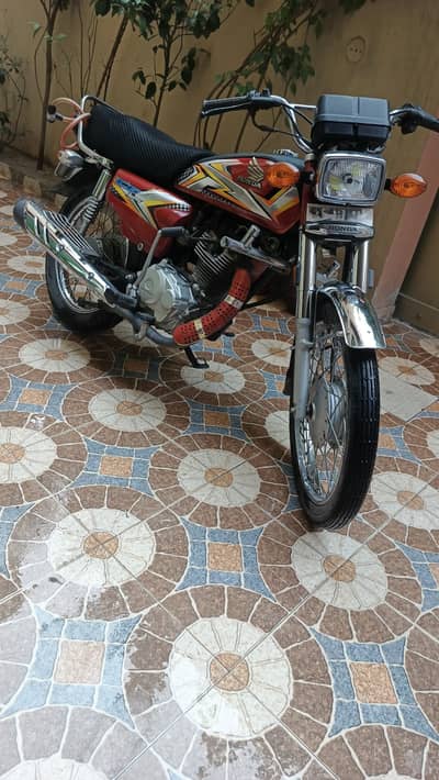 Honda CG 125 2025 | Red Color | 15,500 KM | Lahore Registered