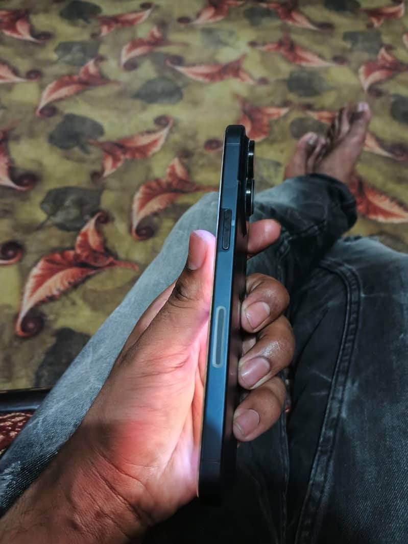 iPhone 15 pro max 4