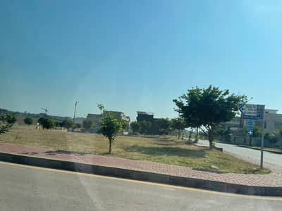 Plot For Sale In Sector F-1 25x50 Boulevard Possession Utility Charge Paid South Facing Best Location For Living Bahria Enclave Islamabad