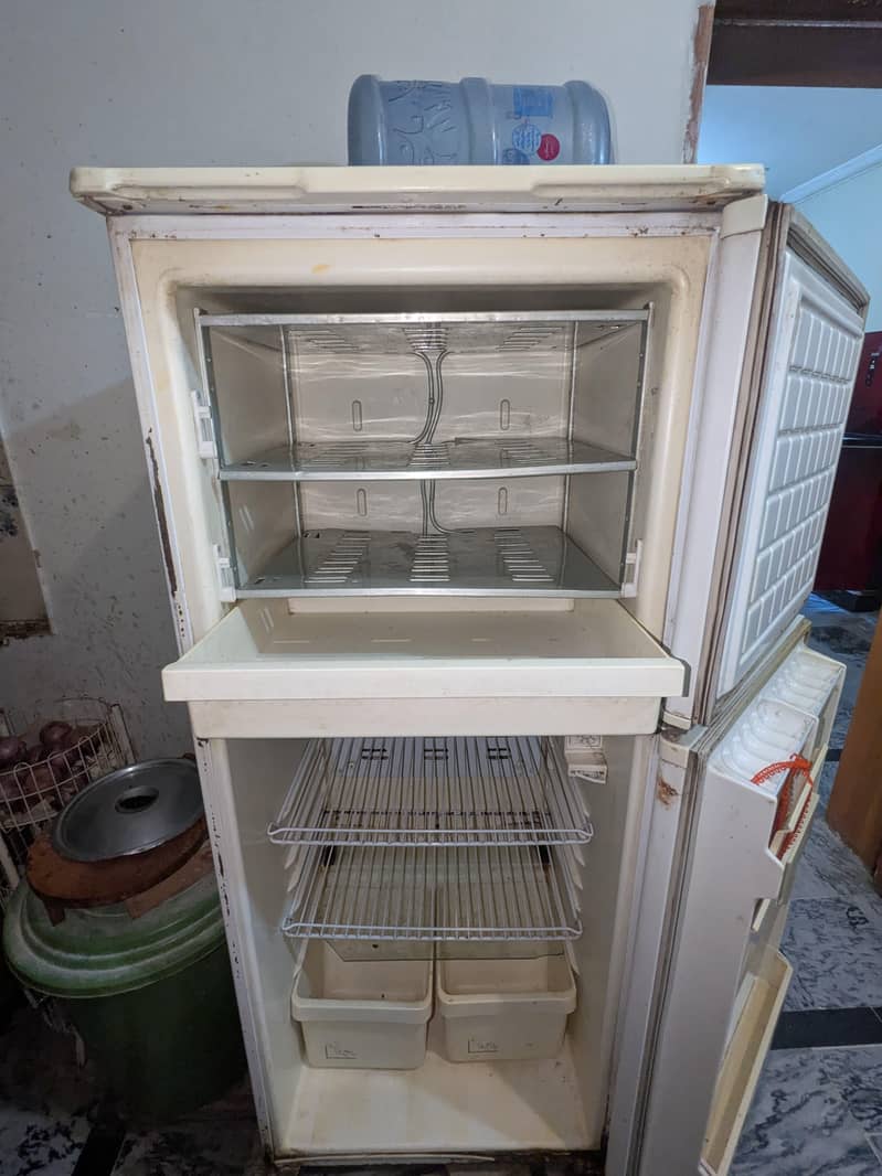 Refrigerator 0